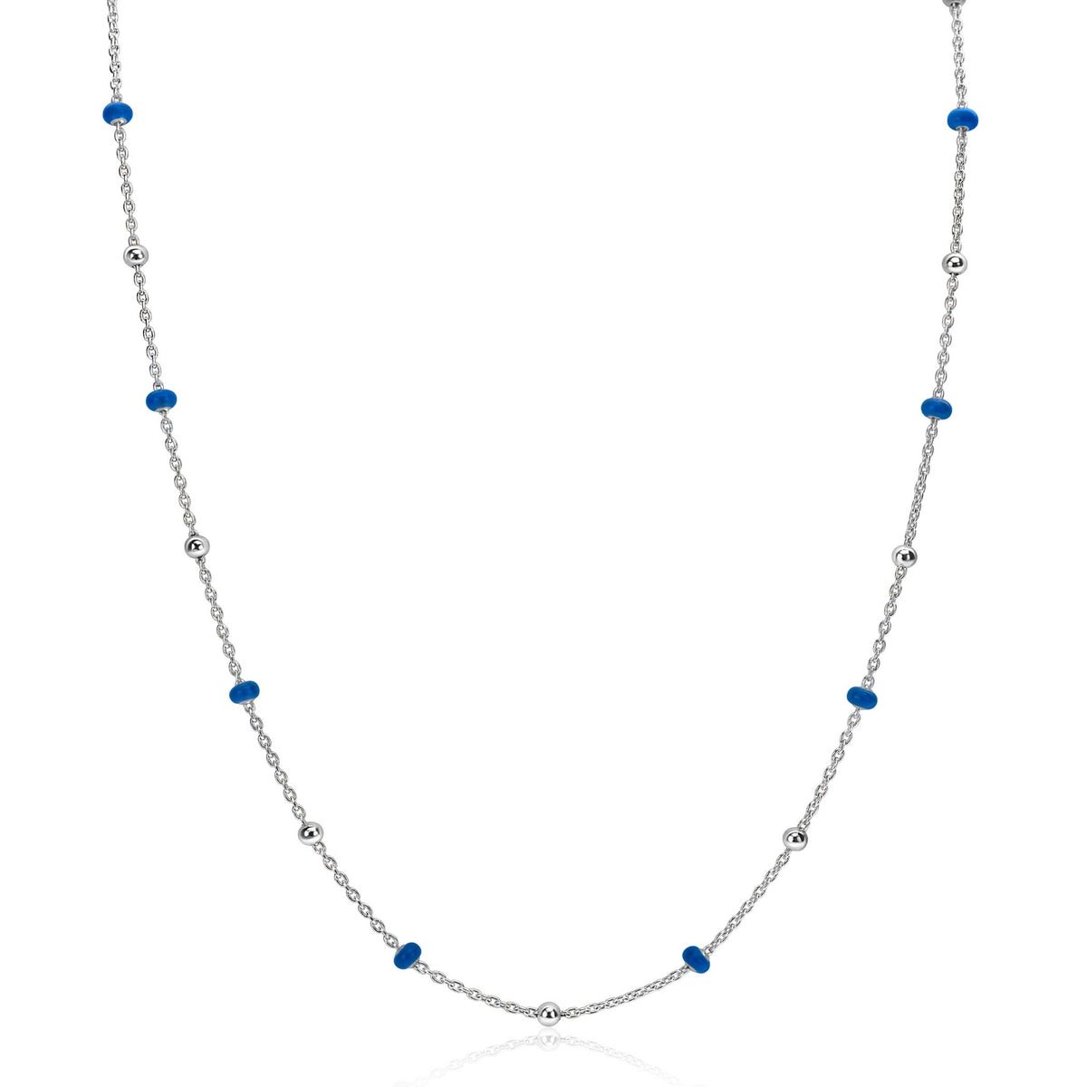 Cadena de plata con detalles en azul y esferas plateadas.