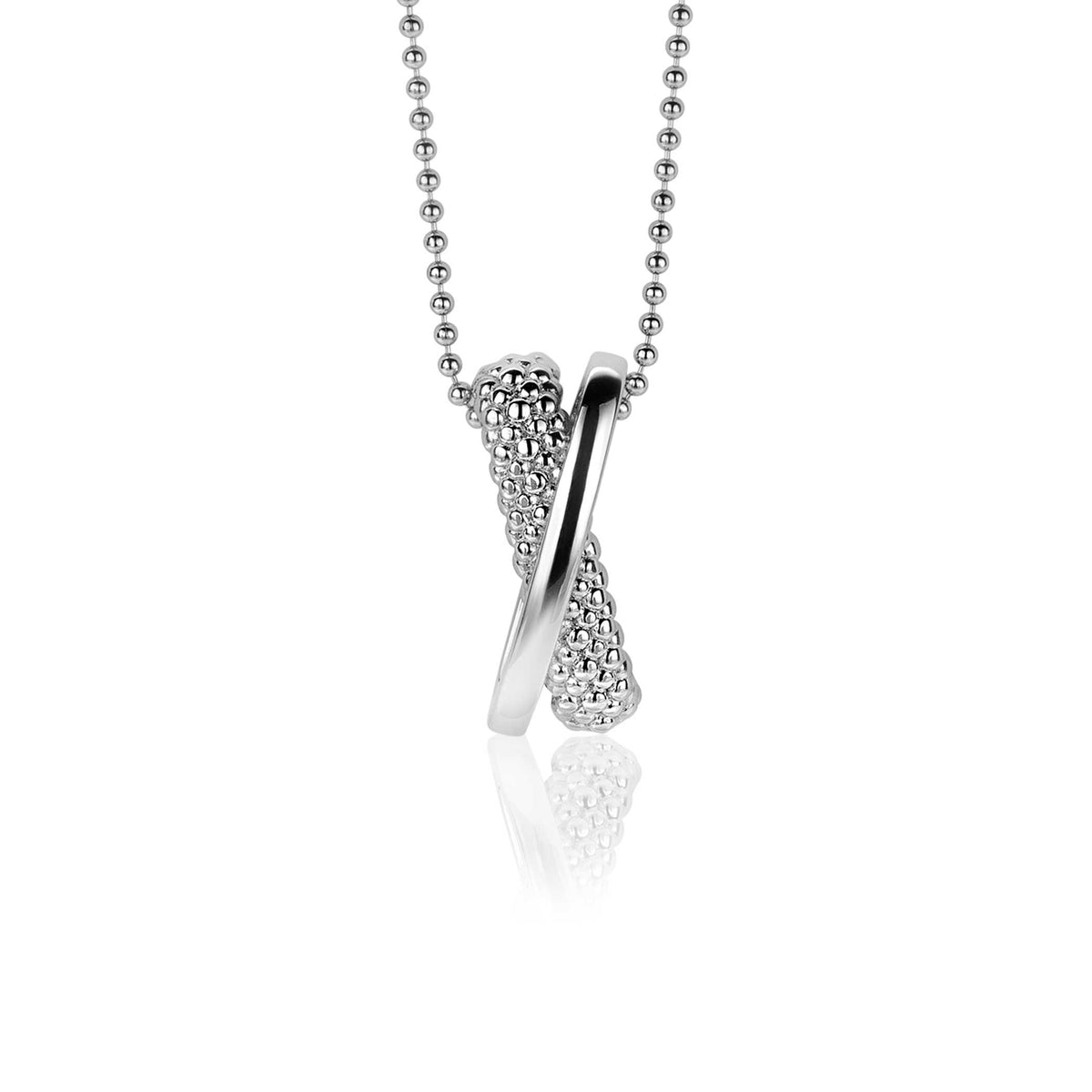 Colgante de plata con diseño entrelazado y cadena de bolitas.