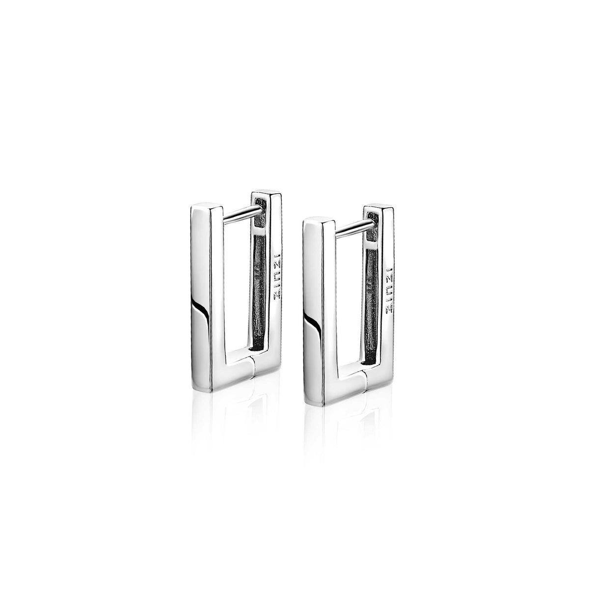 Pendientes de plata con diseño rectangular y acabado pulido.