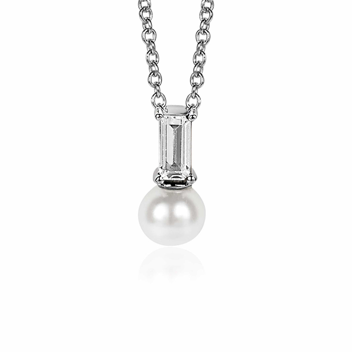 Colgante de plata con una perla blanca y un detalle rectangular en la parte superior.