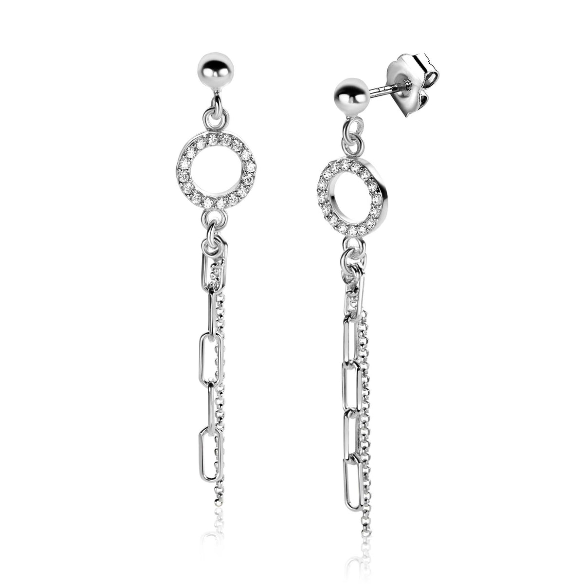 Pendientes largos de plata con detalles en forma de cadena y circonitas brillantes.