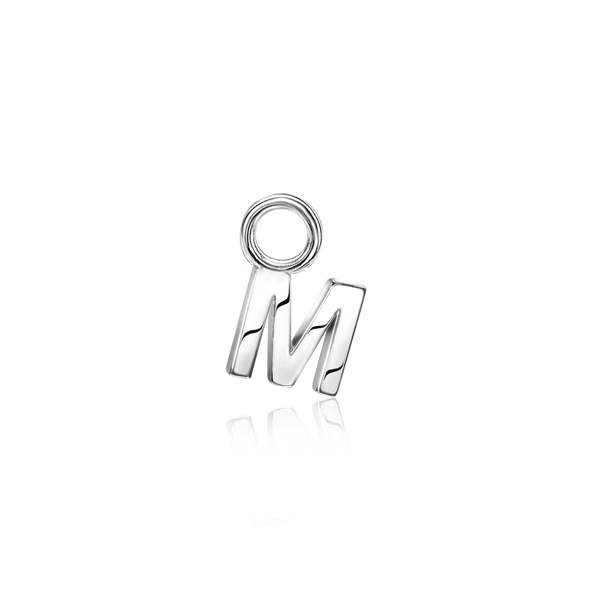 Pendiente de plata con forma de letra "M" y acabado pulido.