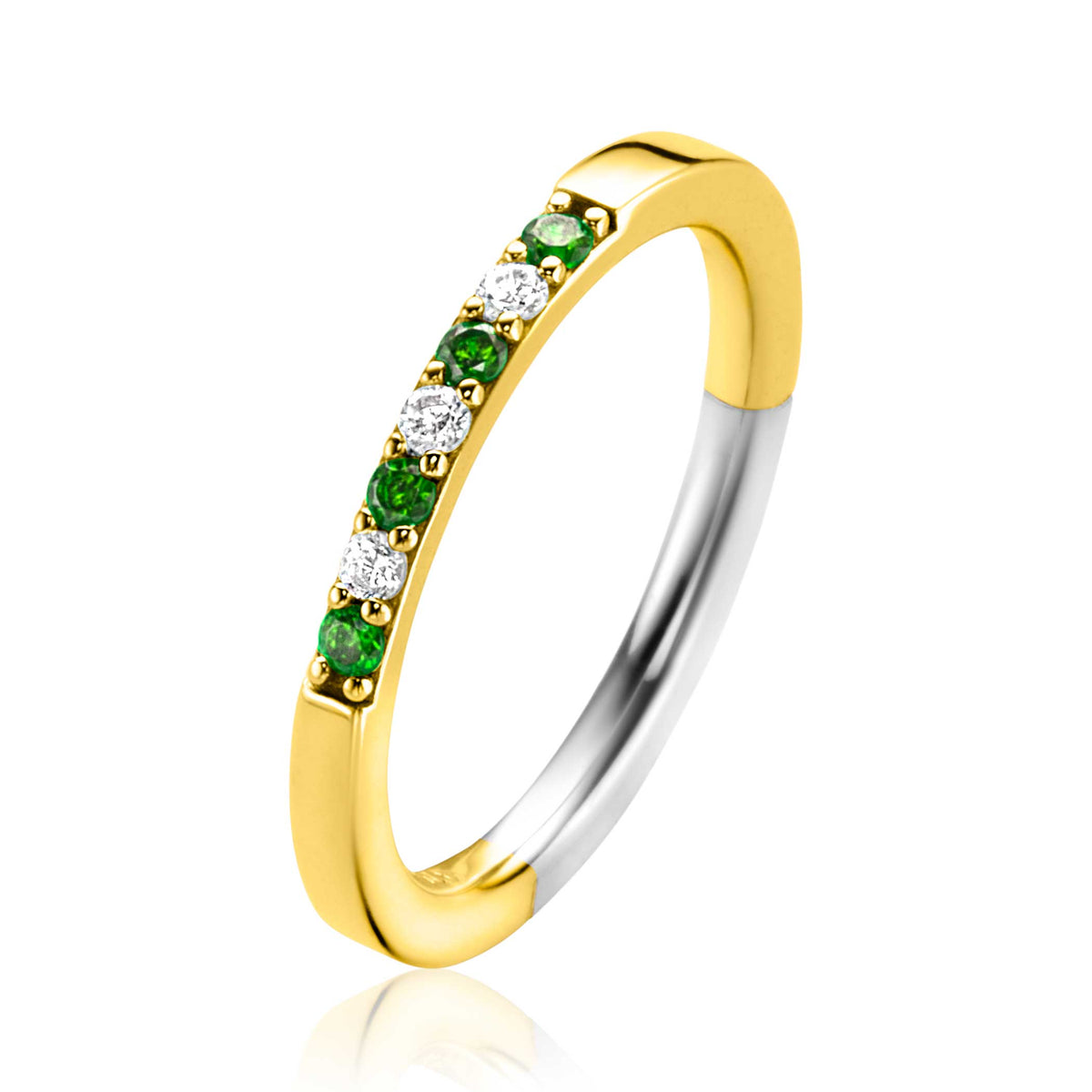 Anillo dorado con piedras verdes y diamantes, diseño delgado y brillante.