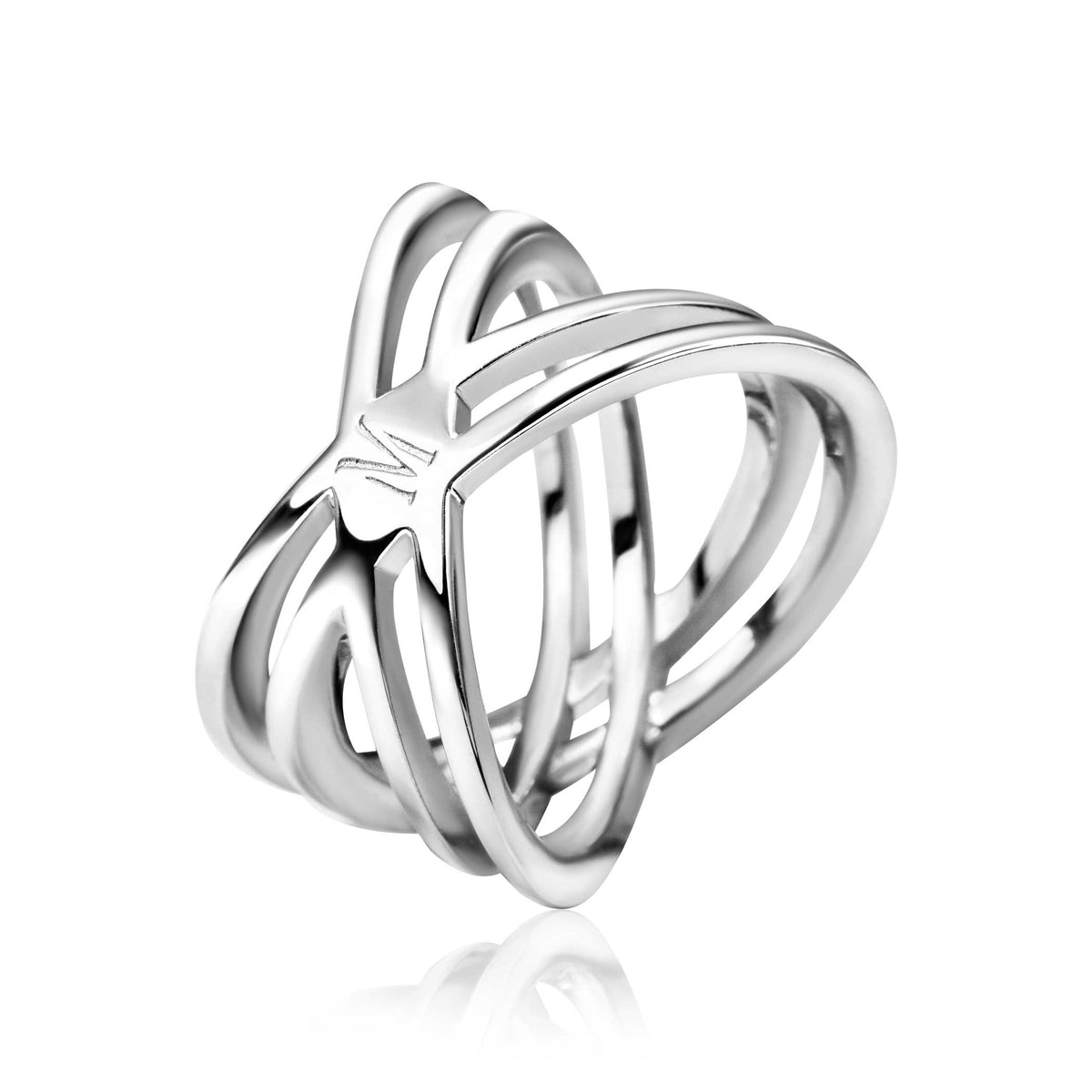 Anillo de plata con diseño entrelazado y detalles en forma de "V".