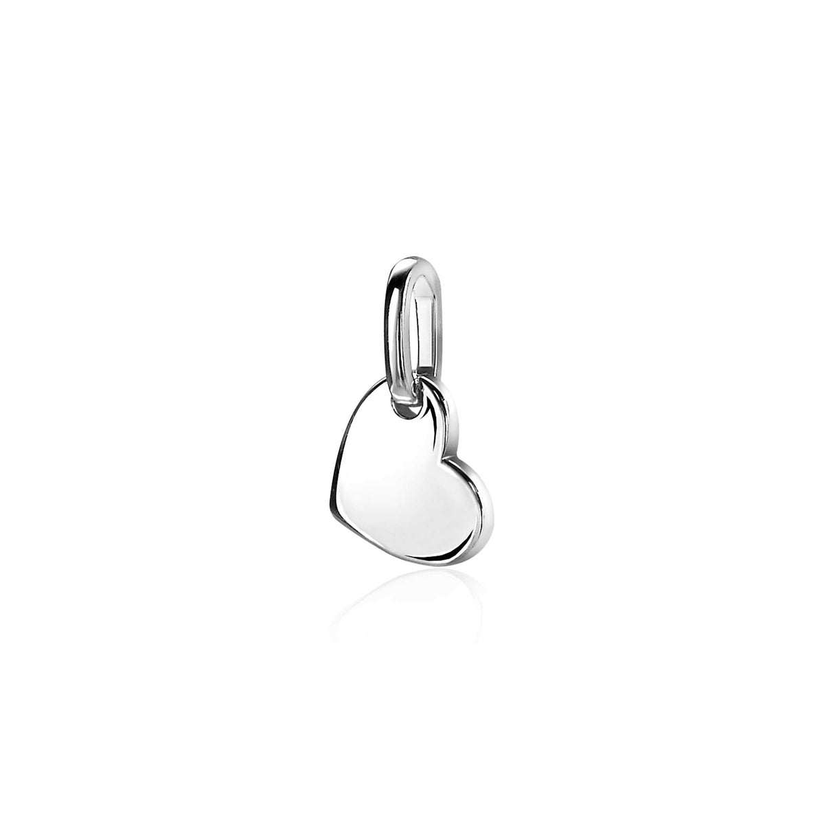 Colgante de plata en forma de corazón con acabado pulido y detalle de enganche.
