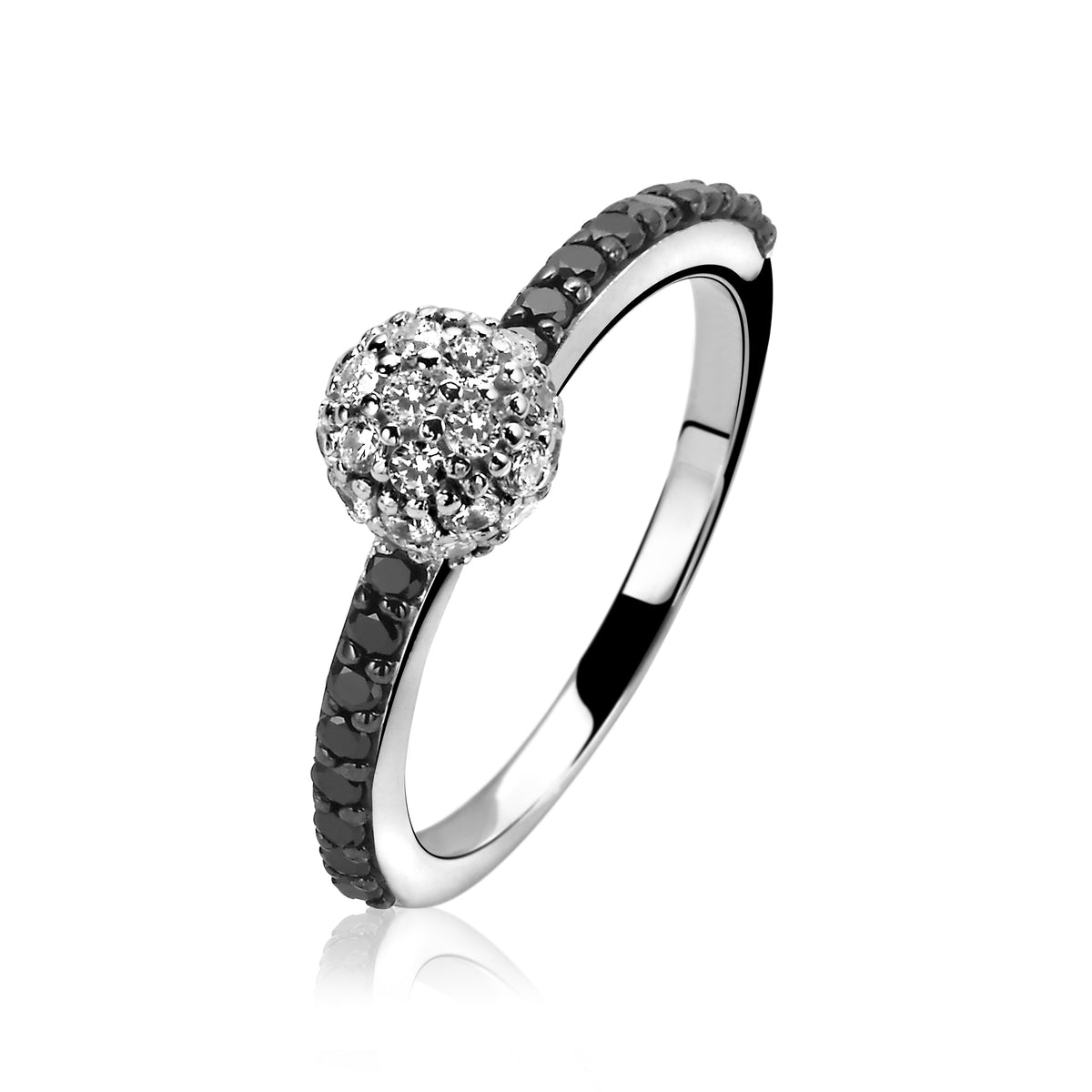 Anillo de plata con detalle de circonitas brillantes y pavé negro.