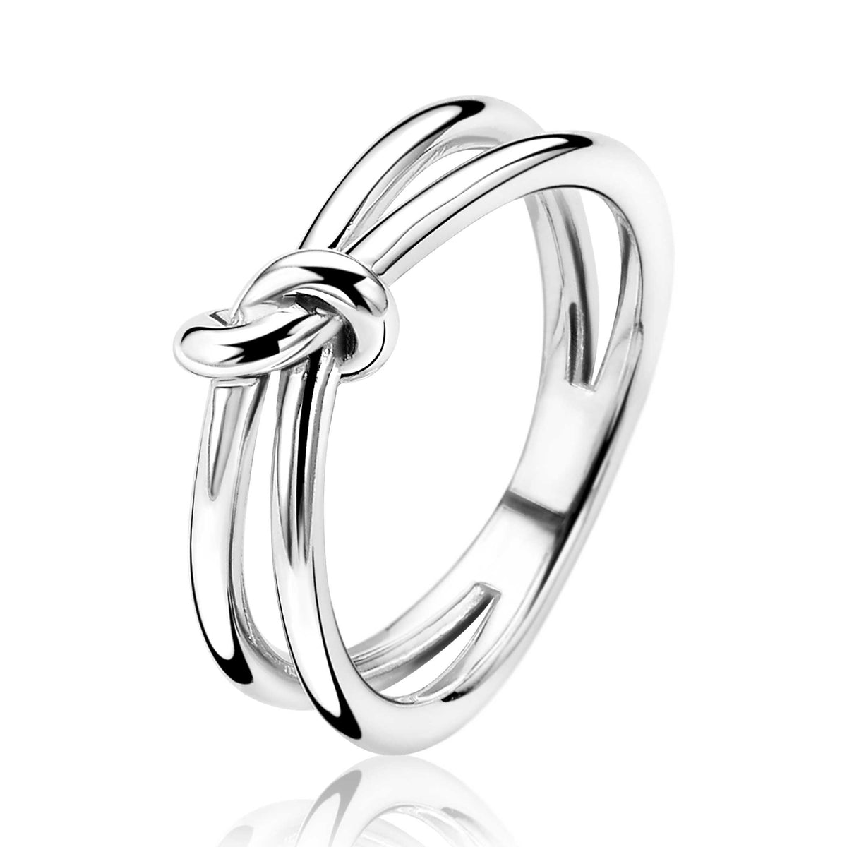 Anillo de plata con diseño entrelazado y acabado pulido.