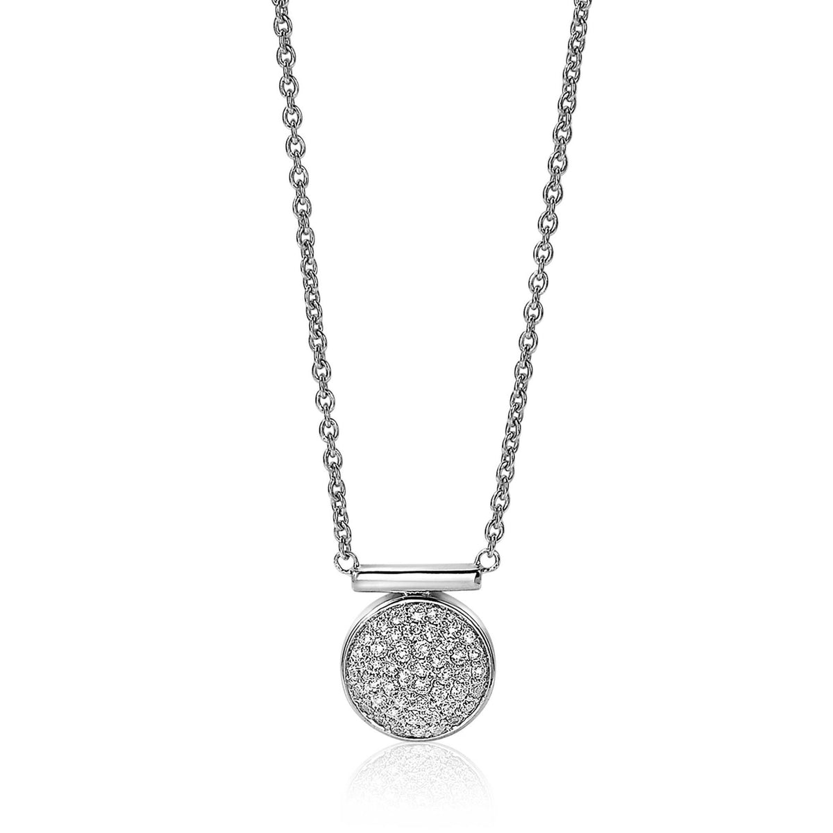 Collar de plata con colgante redondo adornado con piedras brillantes.