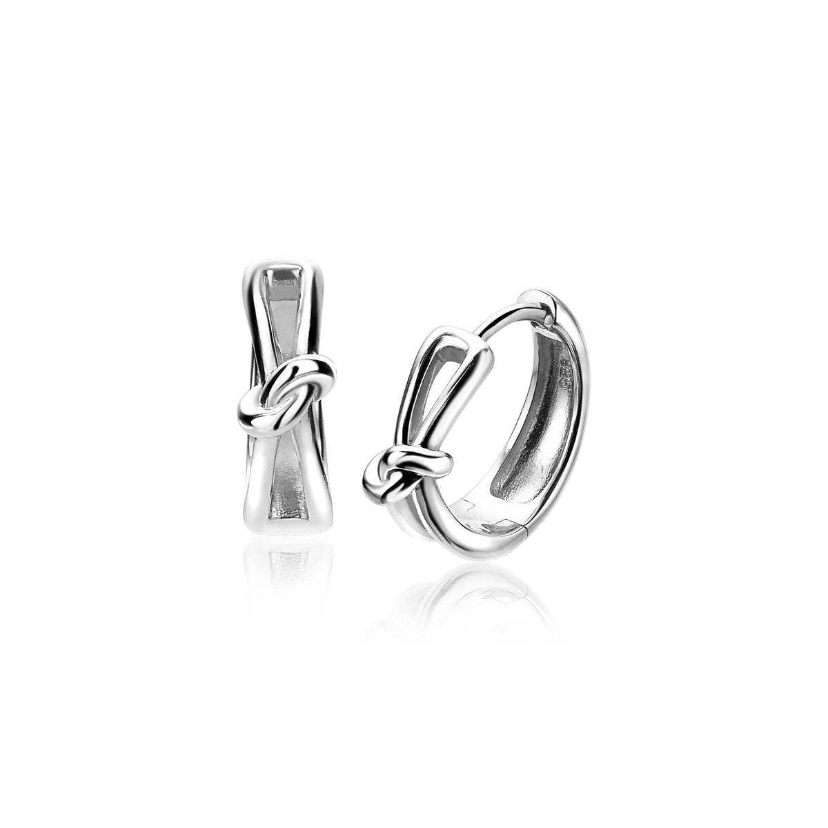 Pendientes de plata con diseño entrelazado y forma de aro.