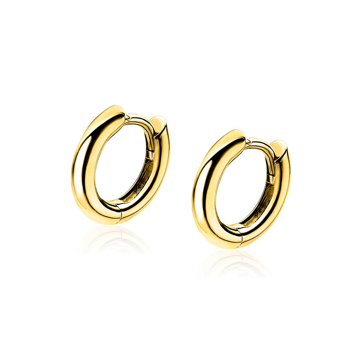 Pendientes de aro dorados con un diseño moderno y pulido.