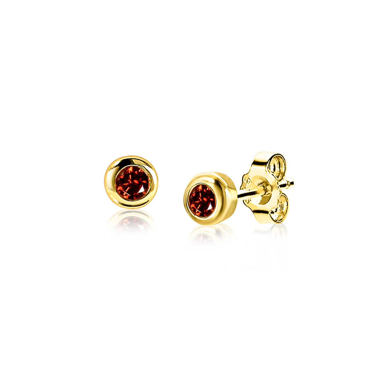 Pendientes de oro con piedra roja en el centro.