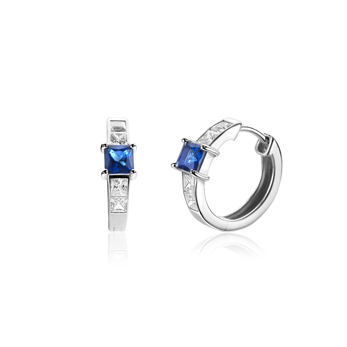 Pendientes de aro plateados con piedra azul y detalles de circonitas.