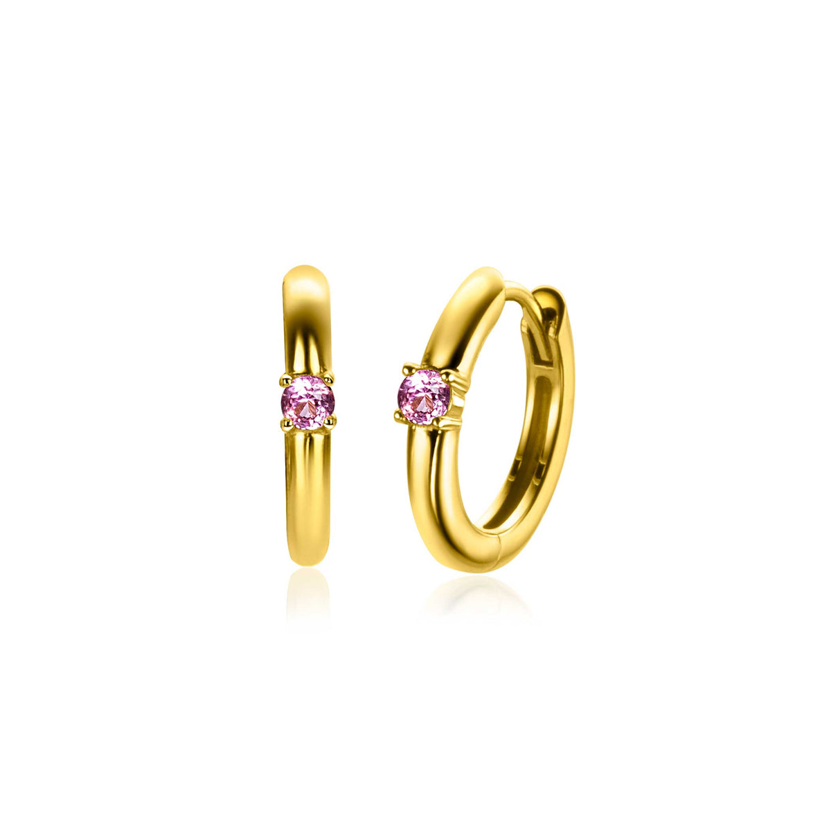 Pendientes de aro dorados con un pequeño cristal rosa en el centro.