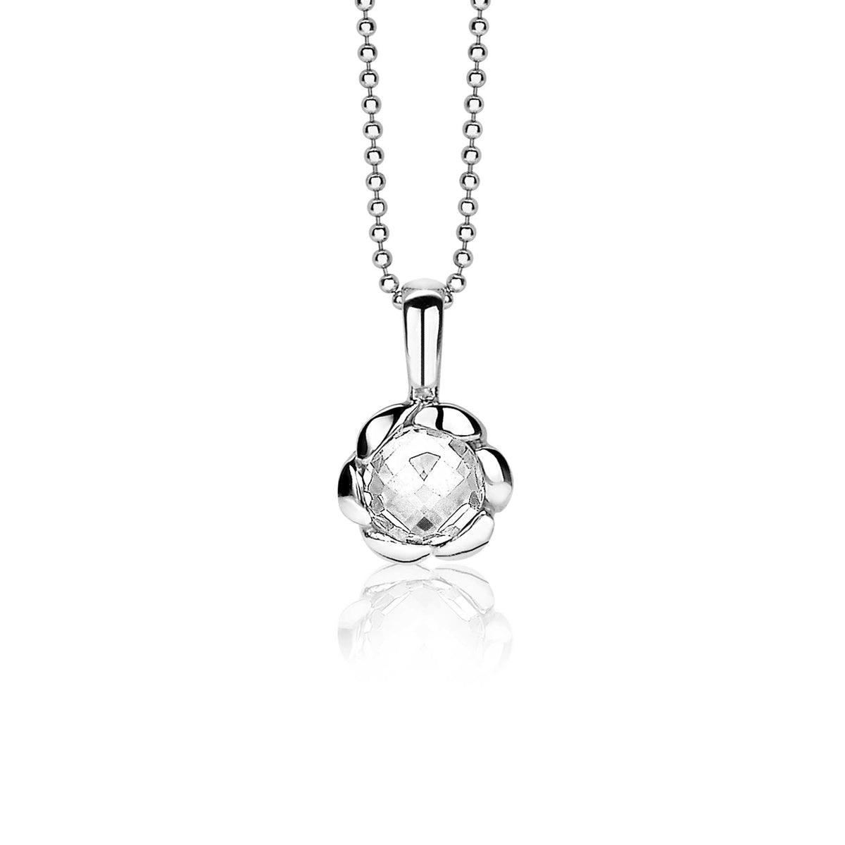 Colgante de plata con forma de flor y piedra transparente en el centro.
