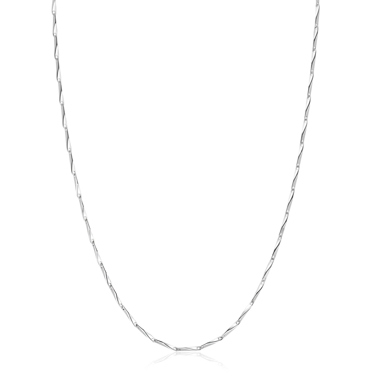 Cadena de plata con diseño retorcido.