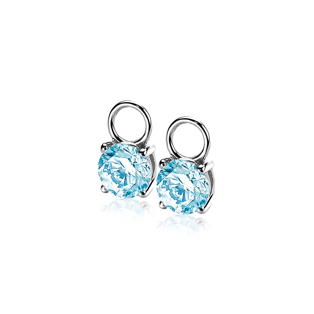 Pendientes de plata con piedras azules brillantes en forma redonda.