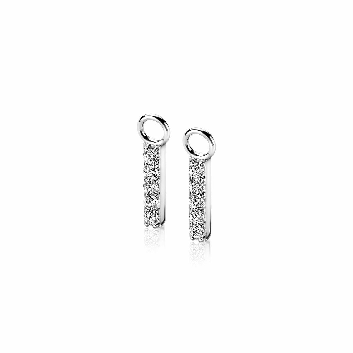 Pendientes de plata con diseño rectángulo y detalles de circonitas brillantes.