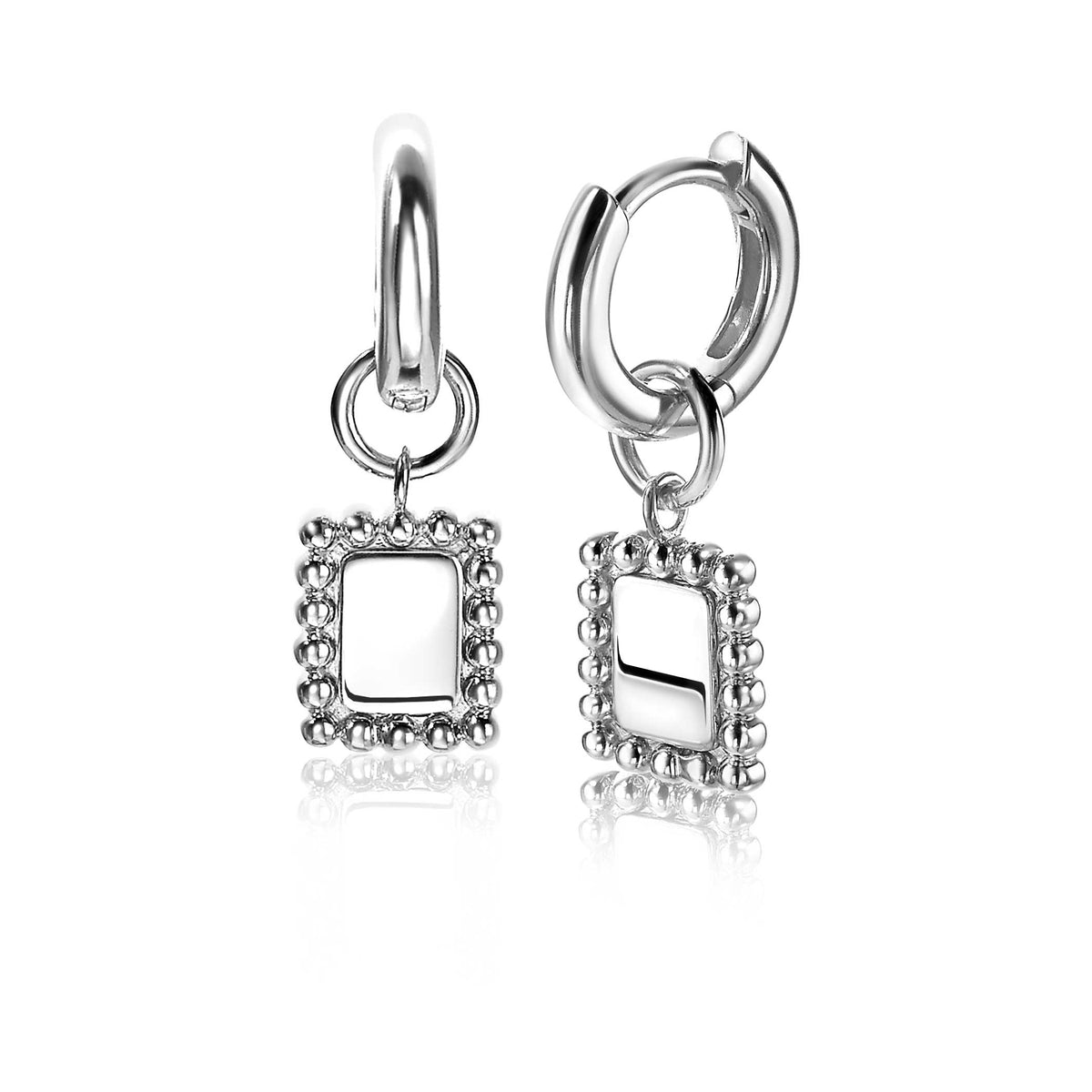 Pendientes de plata con colgantes cuadrados decorados con bolitas.