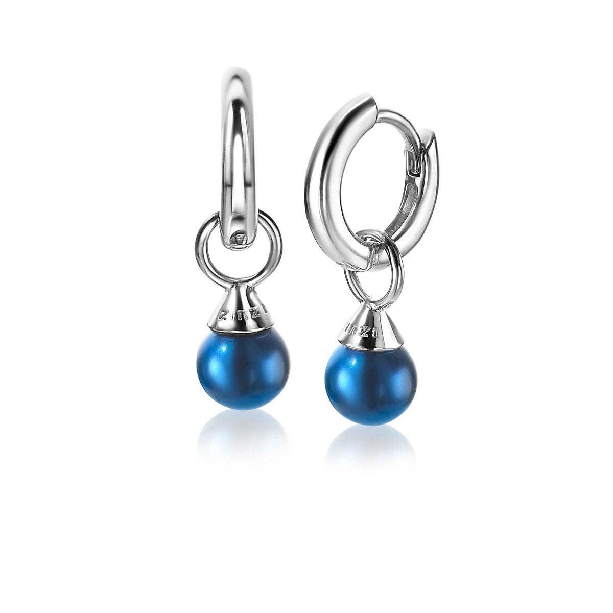 Pendientes de aro de plata con perlas azules colgantes.