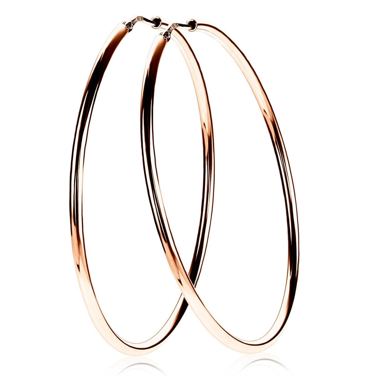 Pendientes de aro dorados con un acabado brillante y forma circular.