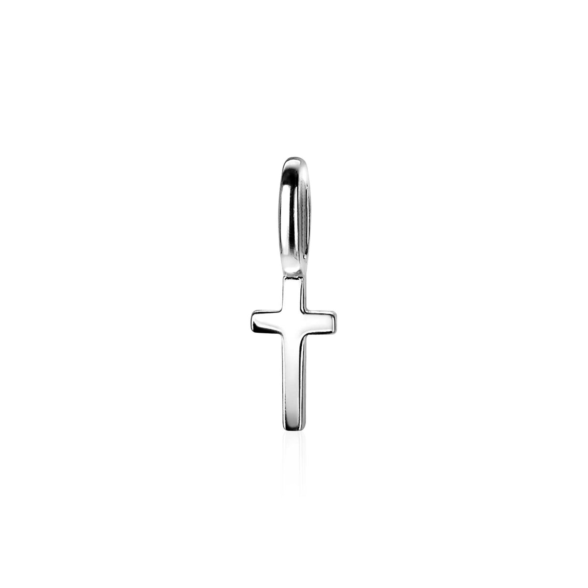 Colgante de plata con forma de cruz, acabado pulido y diseño minimalista.