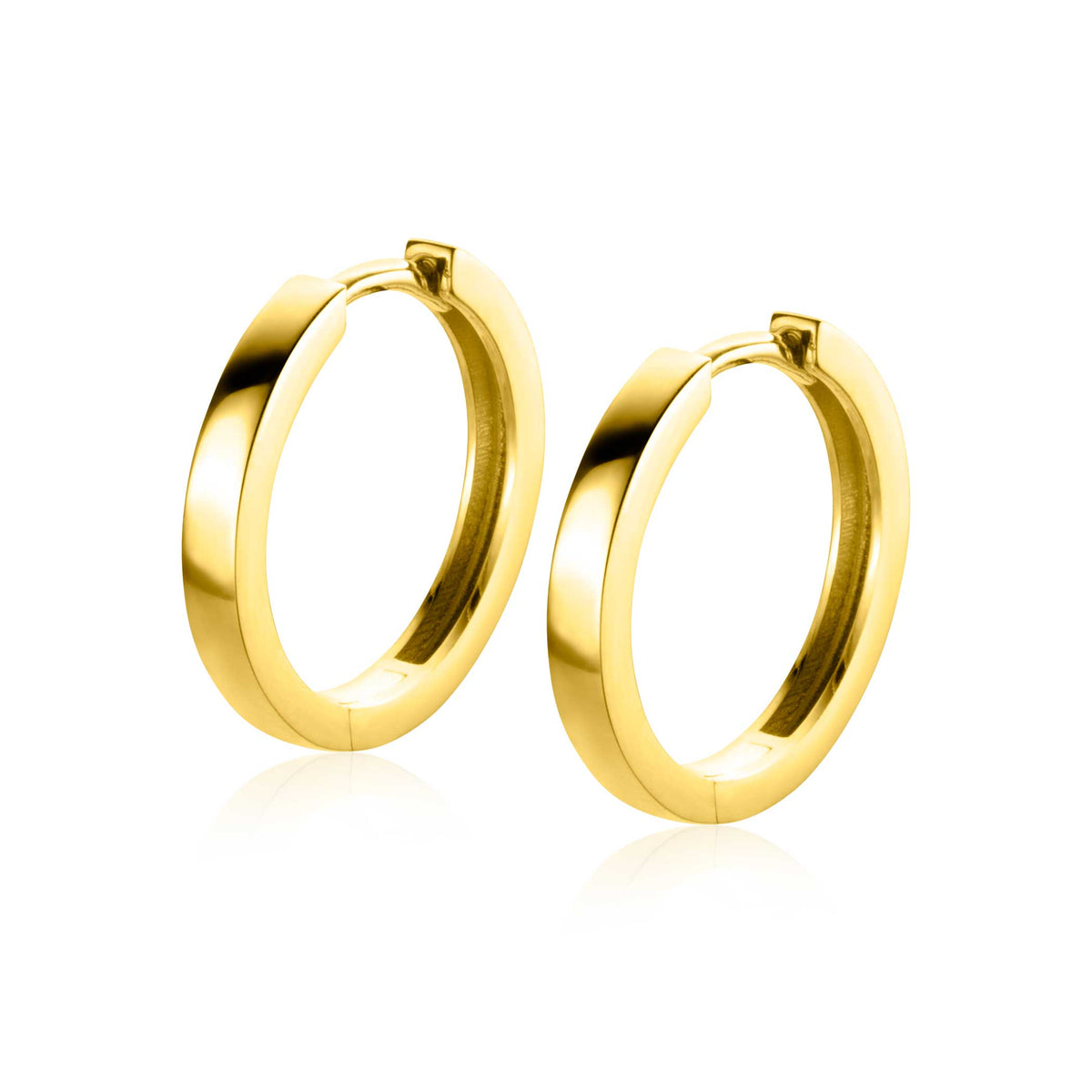 Pendientes de aro dorados con un diseño liso y brillante.