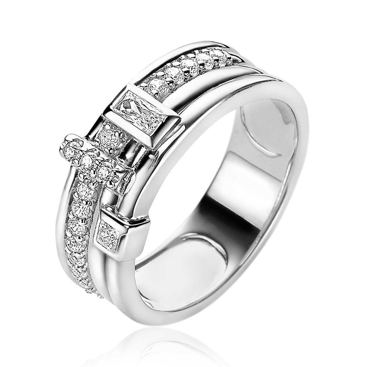 Anillo de plata con detalles brillantes y diseño entrelazado.