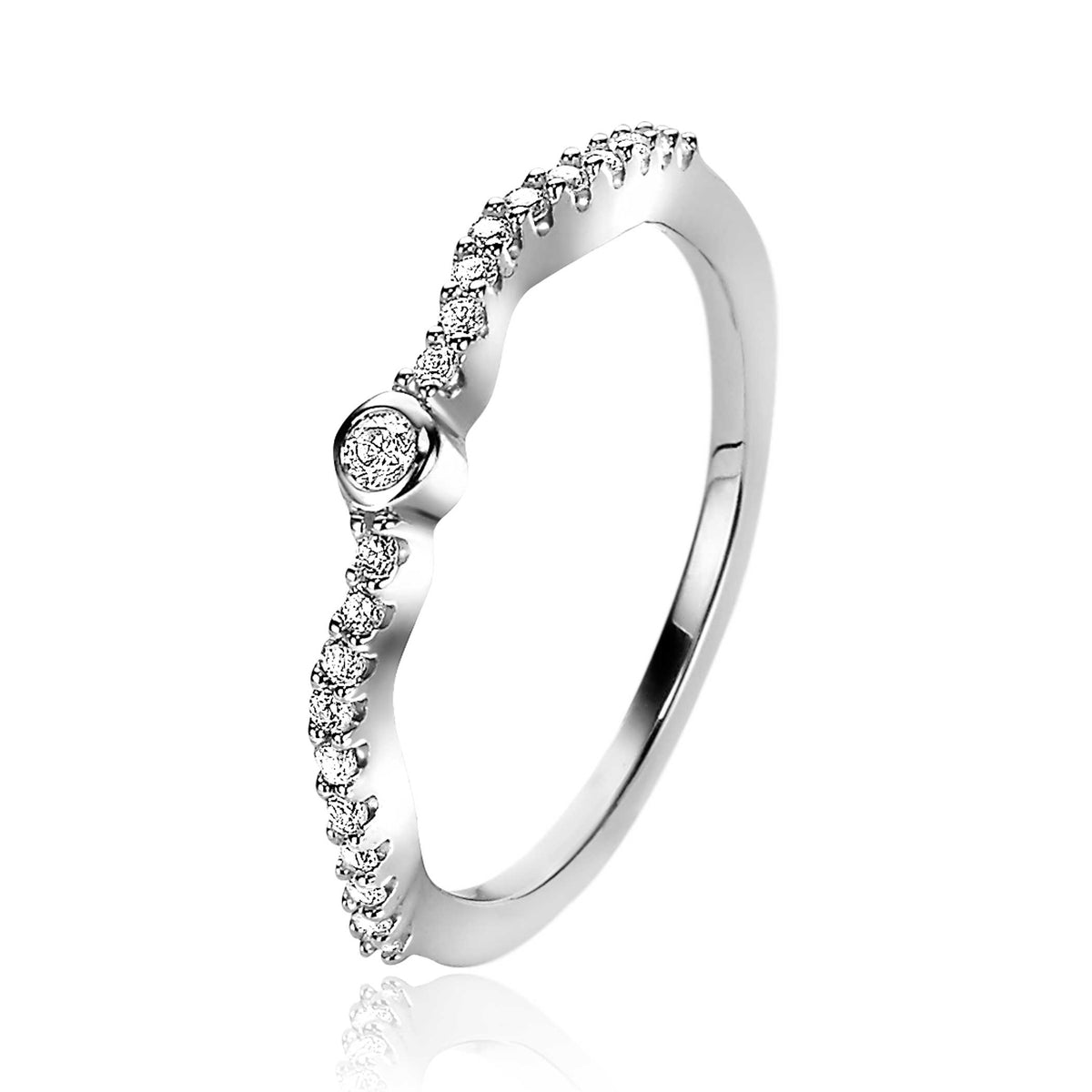 Anillo de plata con diamantes, diseño ondulado y un brillante central.