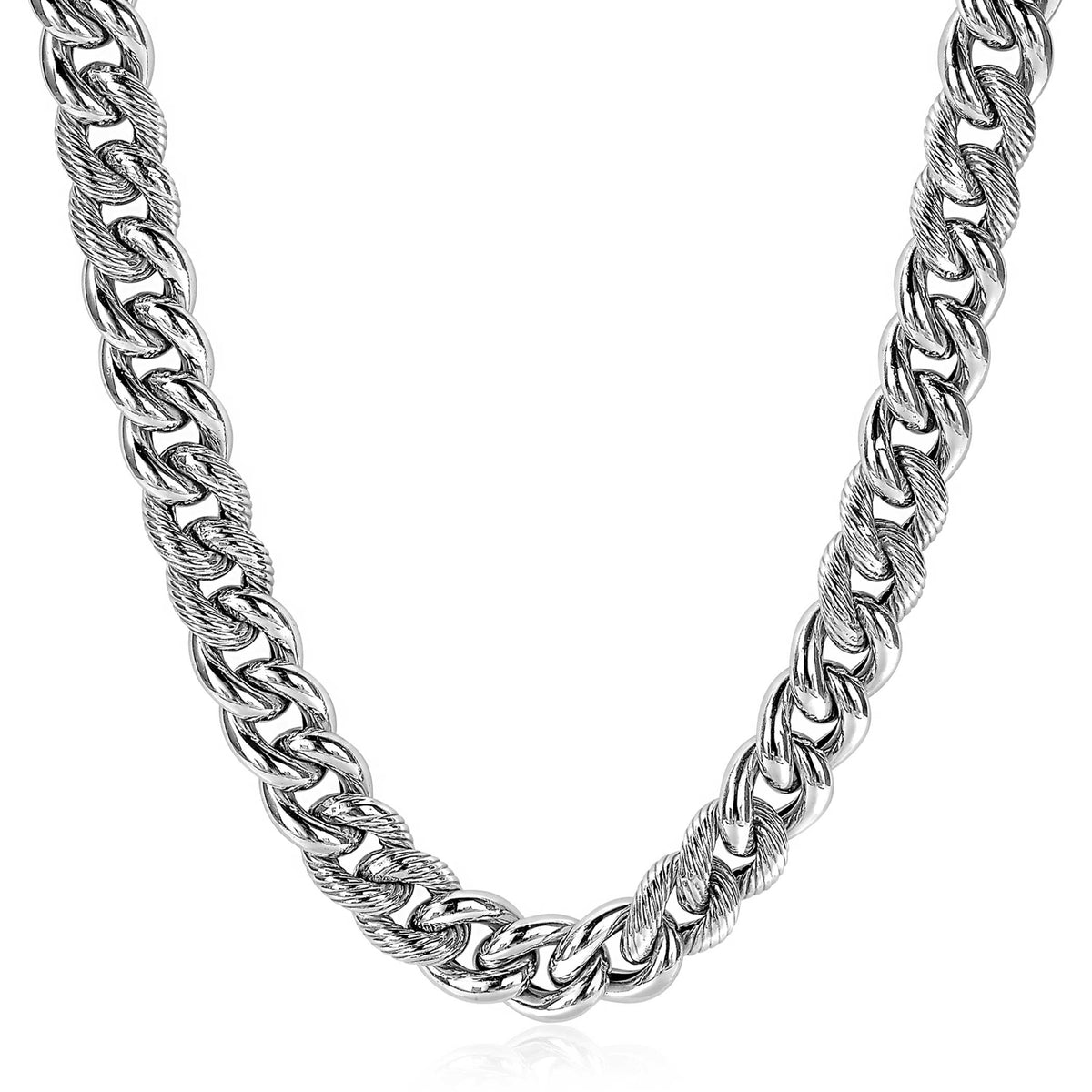 cadena de plata con eslabones gruesos y textura entrelazada.
