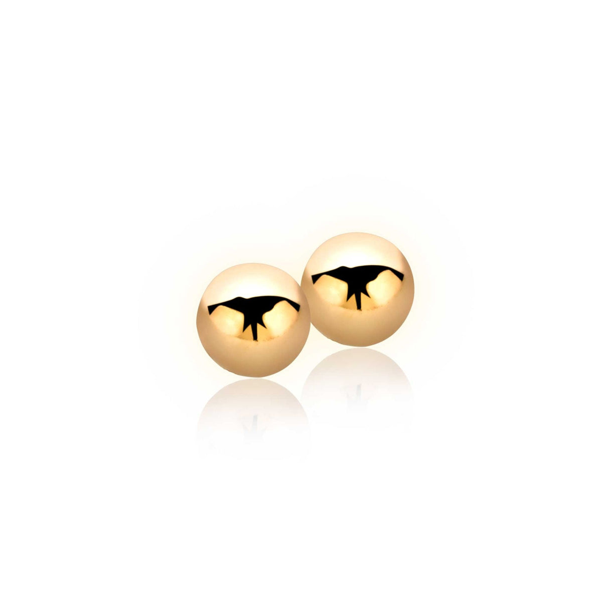 Pendientes de oro con forma esférica y detalle en negro.