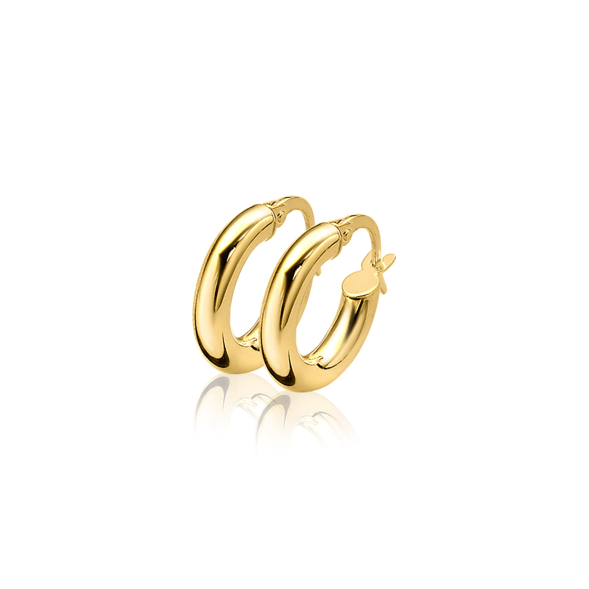 Pendientes de aro dorados con un diseño liso y pulido.