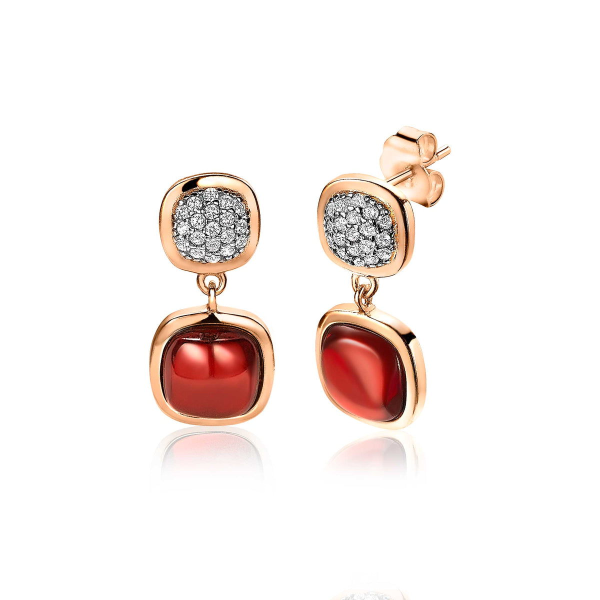 Pendientes de aro dorados con piedras rojas y detalles de circonitas brillantes.