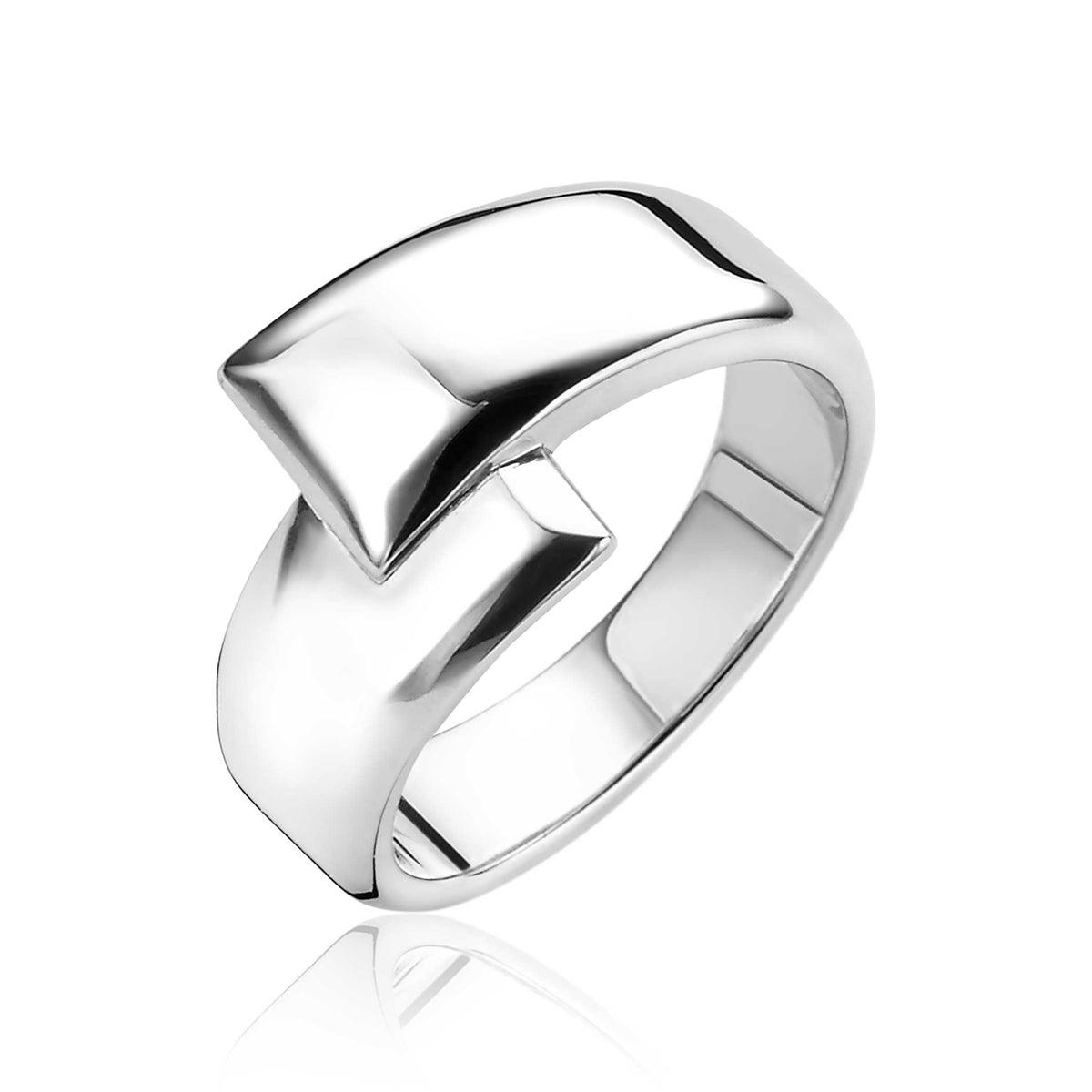 Anillo de plata con diseño moderno y acabado brillante, presenta una forma asimétrica.