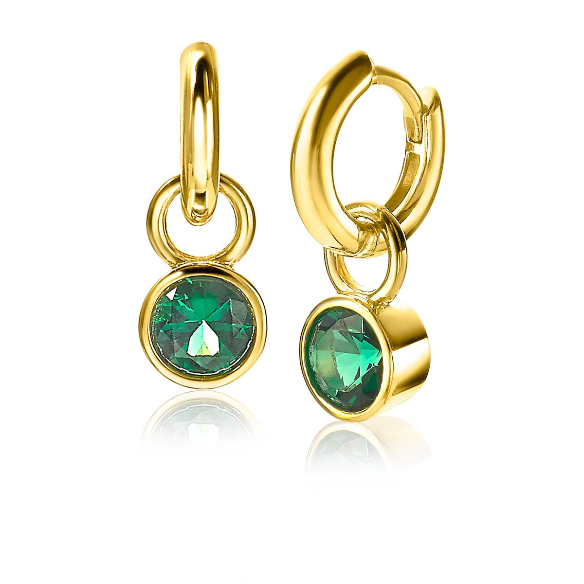 Pendientes de aro dorados con charm y piedra verde.