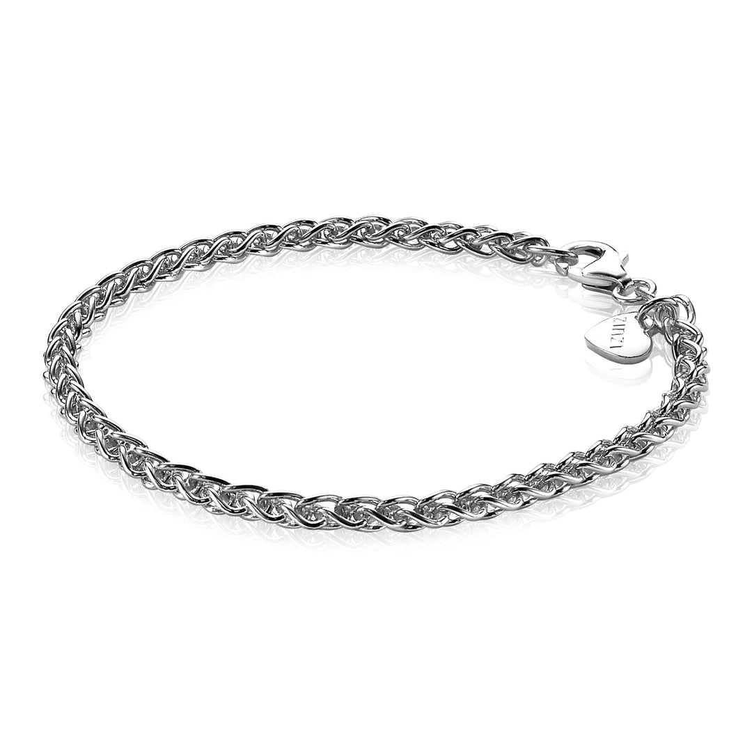 De Zinzi Armband Zilver Zia1260 van Zinzi is een zilveren kettingarmband met een elegant gedraaid touwontwerp, met een karabijnsluiting en hartvormige bedel. De palmier armbandstijl voegt uniekheid toe tegen de ongerepte witte achtergrond.