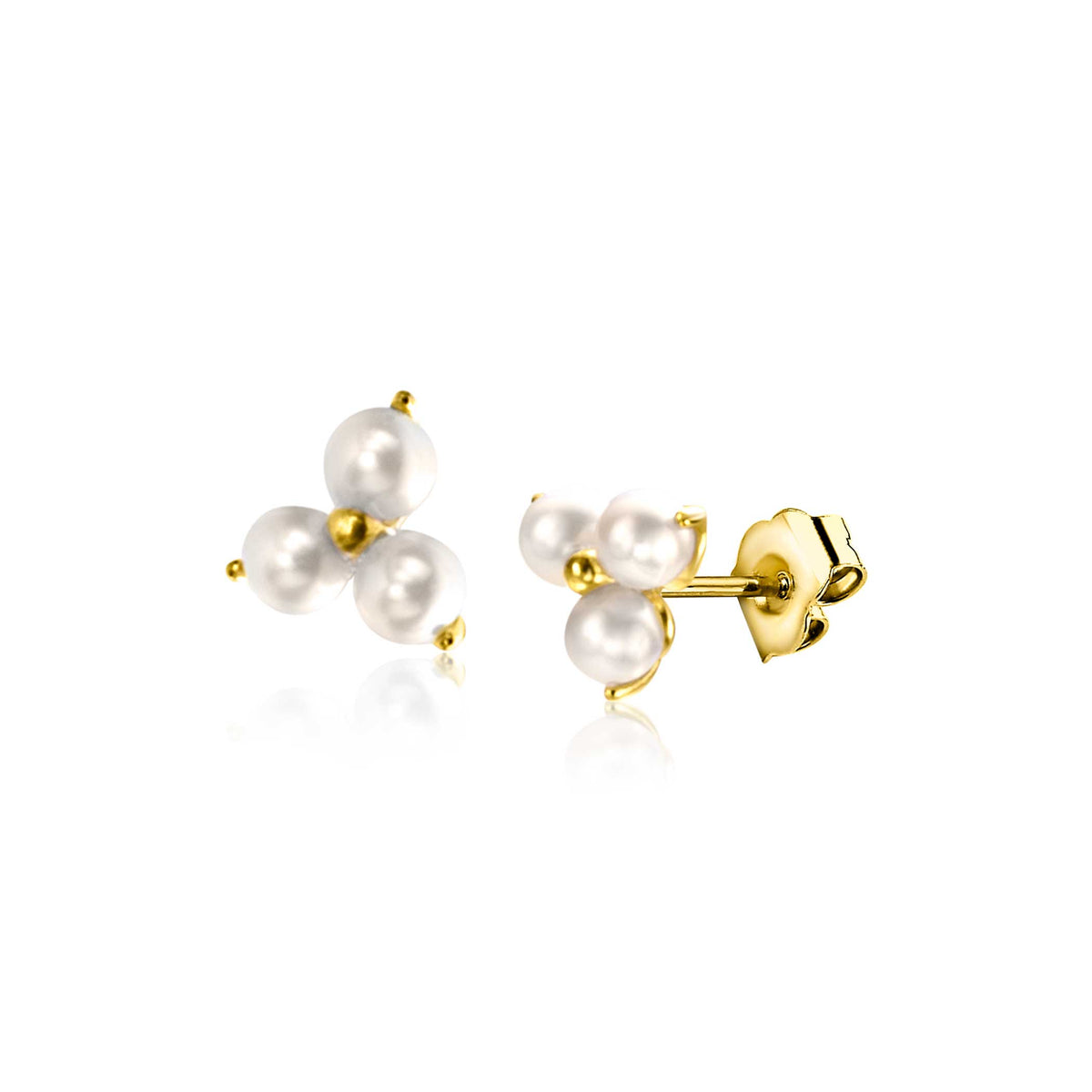 Pendientes de oro con perlas blancas en forma de flor.