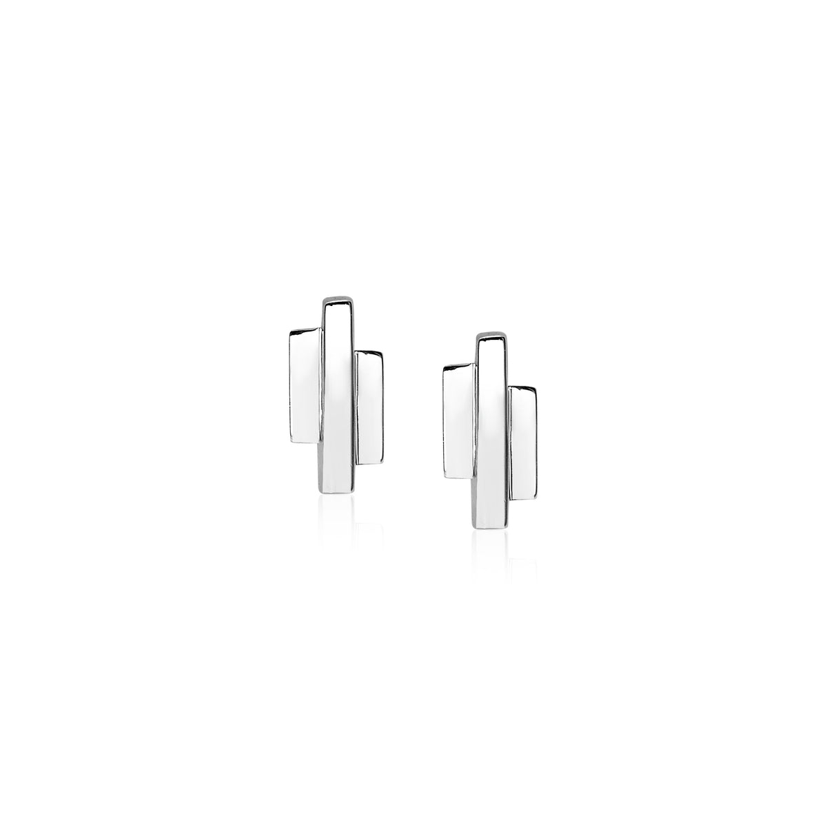 Pendientes de plata con diseño geométrico en forma de cruz.