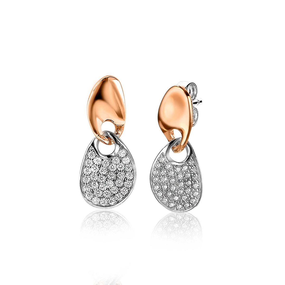 Pendientes de aro en dos tonos, con una parte dorada y otra plateada decorada con circonitas.
