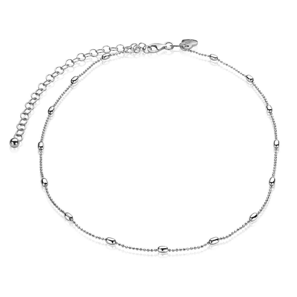 Cadena de plata con eslabones redondos y detalles brillantes.