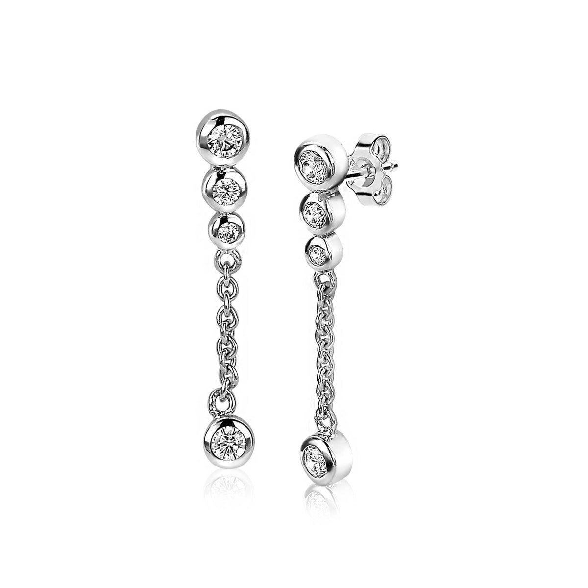 Pendientes largos de plata con detalles de circonitas brillantes en forma de eslabones.
