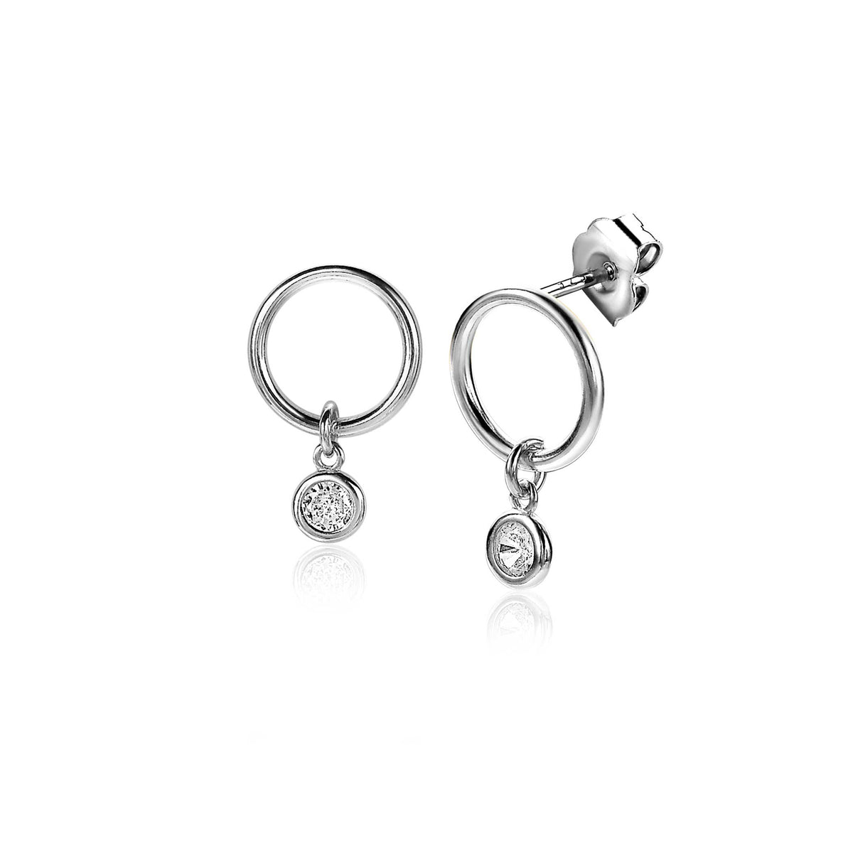Pendientes de aro plateados con colgante circular y detalle brillante.