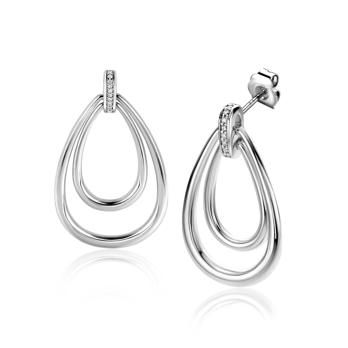Pendientes largos de plata con diseño en forma de gota y detalles brillantes.