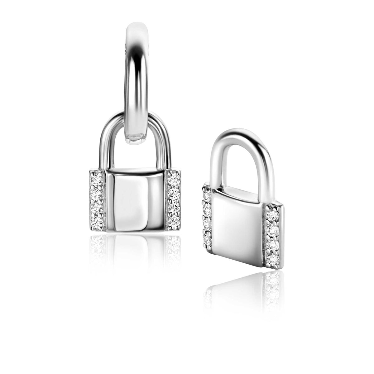 Pendientes de plata en forma de candado con detalles de piedras brillantes.