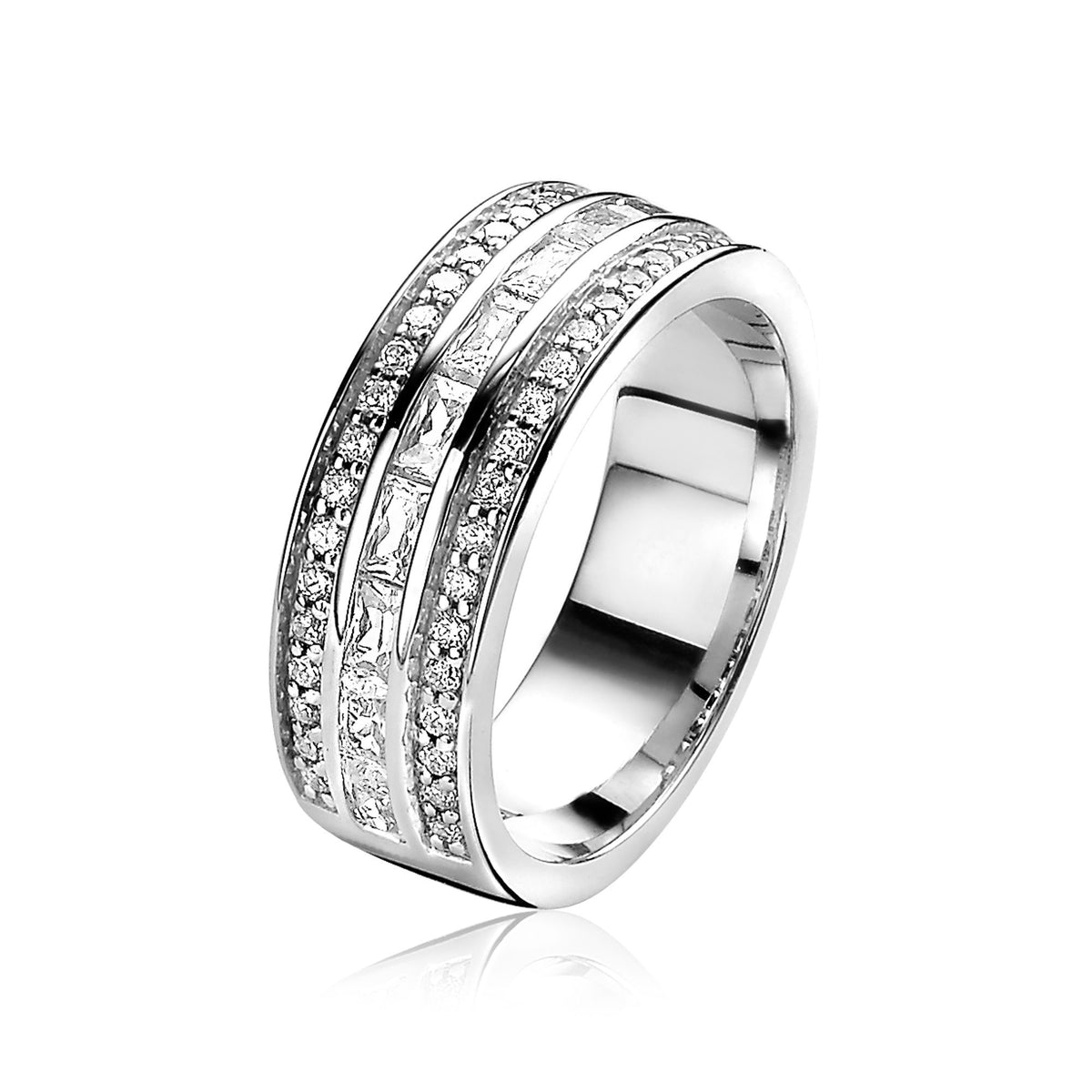 Anillo de plata con dos bandas de circonitas brillantes en los laterales.