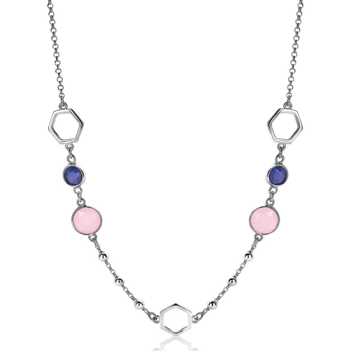 Collar de plata con formas hexagonales y círculos rosa y azul.