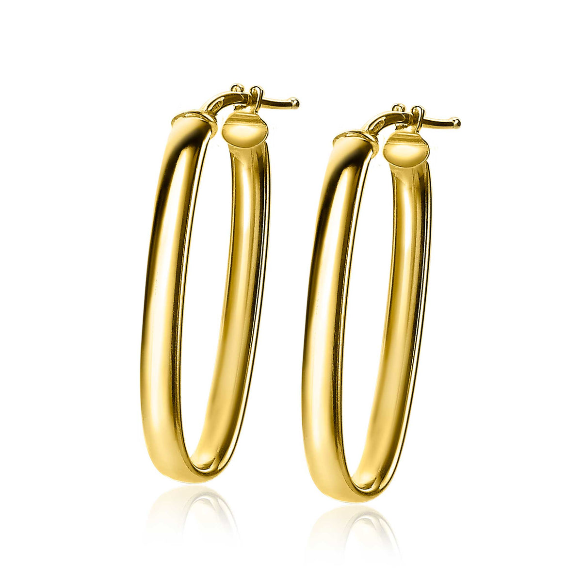 Pendientes de aro dorados con un diseño liso y brillante.