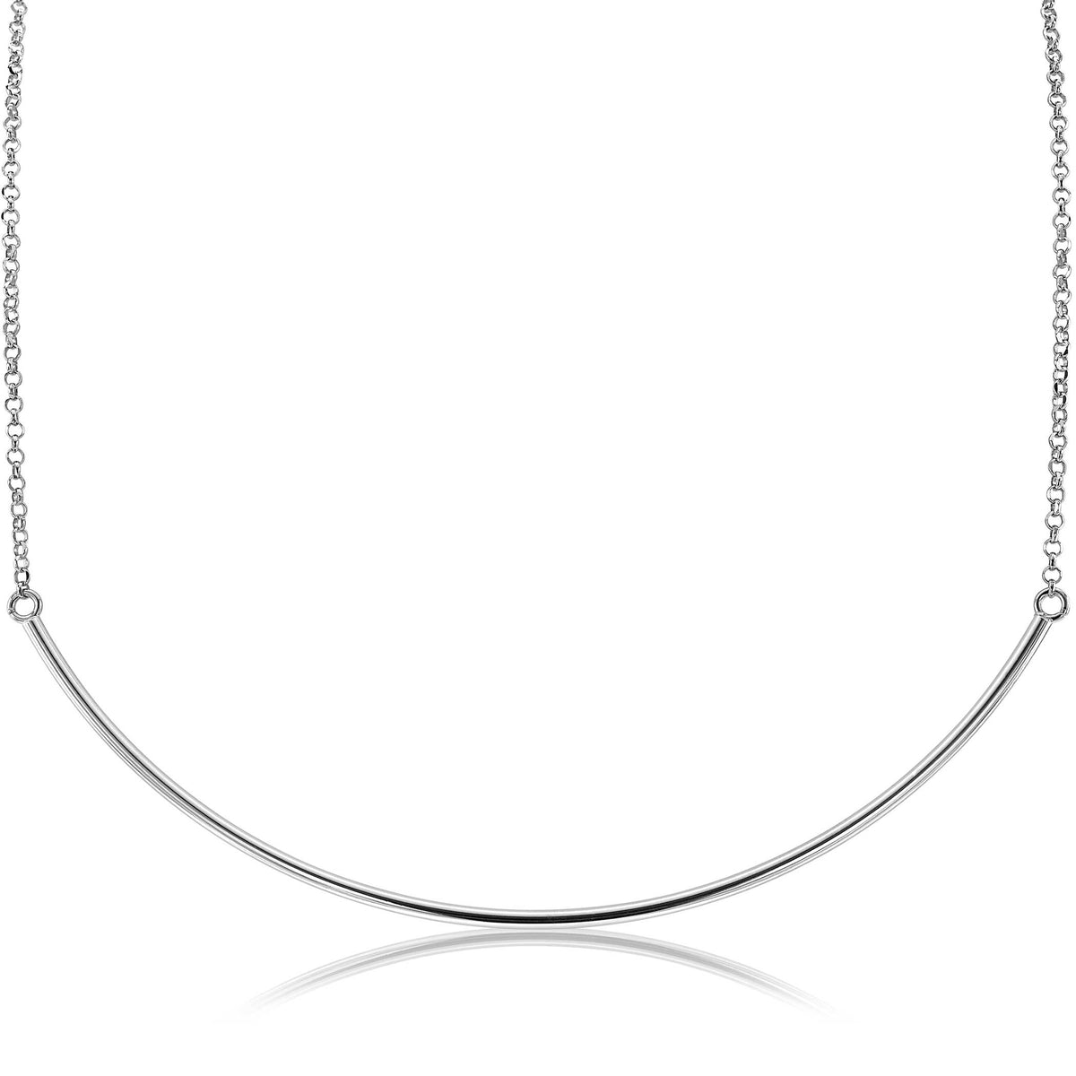 Collar de plata con forma curva y acabado pulido.