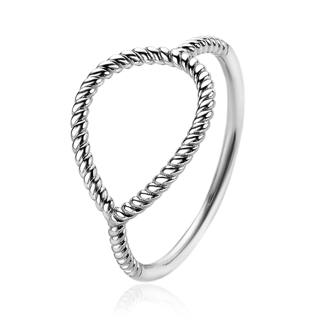 Anillo de plata con diseño en forma de corazón y trenzado.