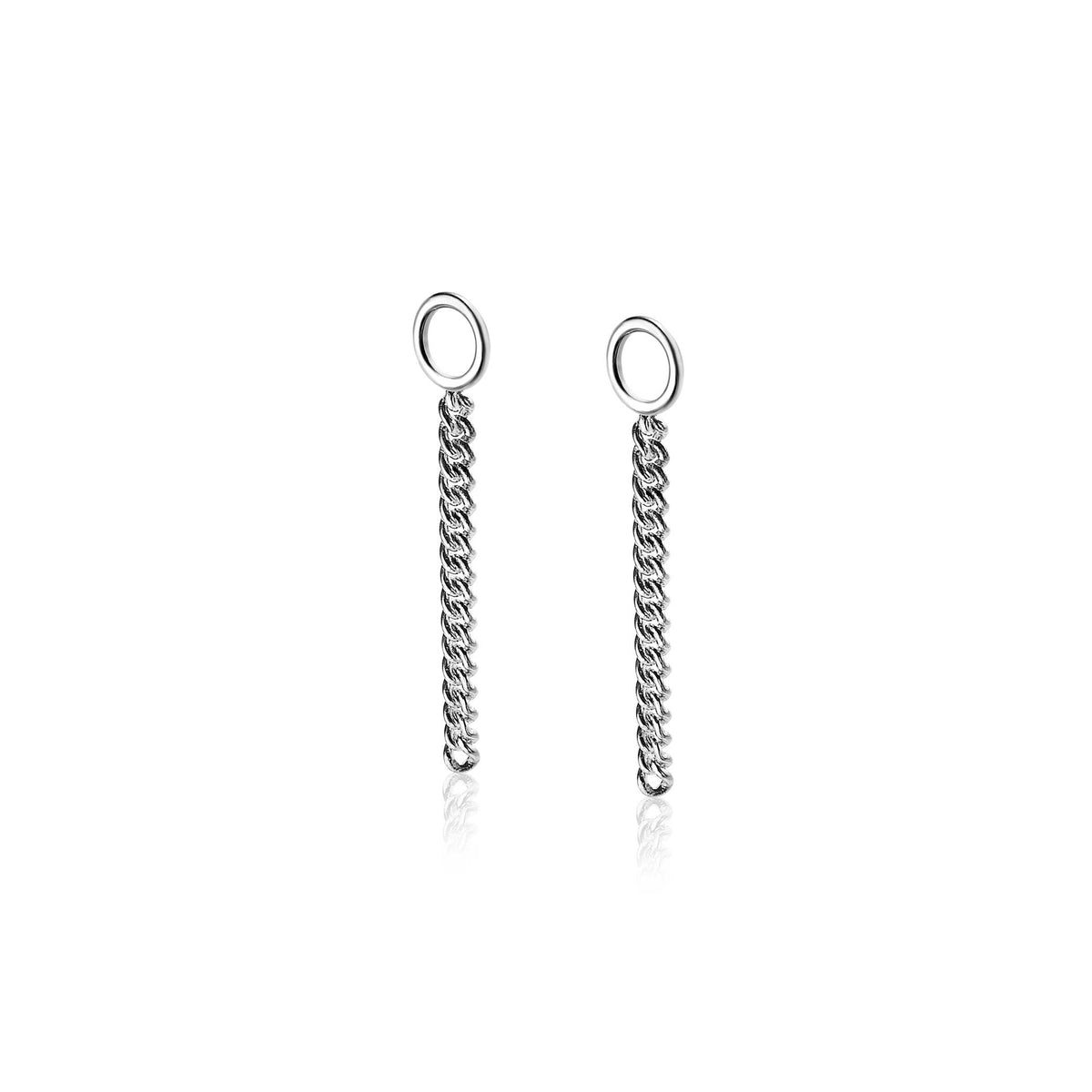 Pendientes largos de plata con diseño de cadena y acabado brillante.