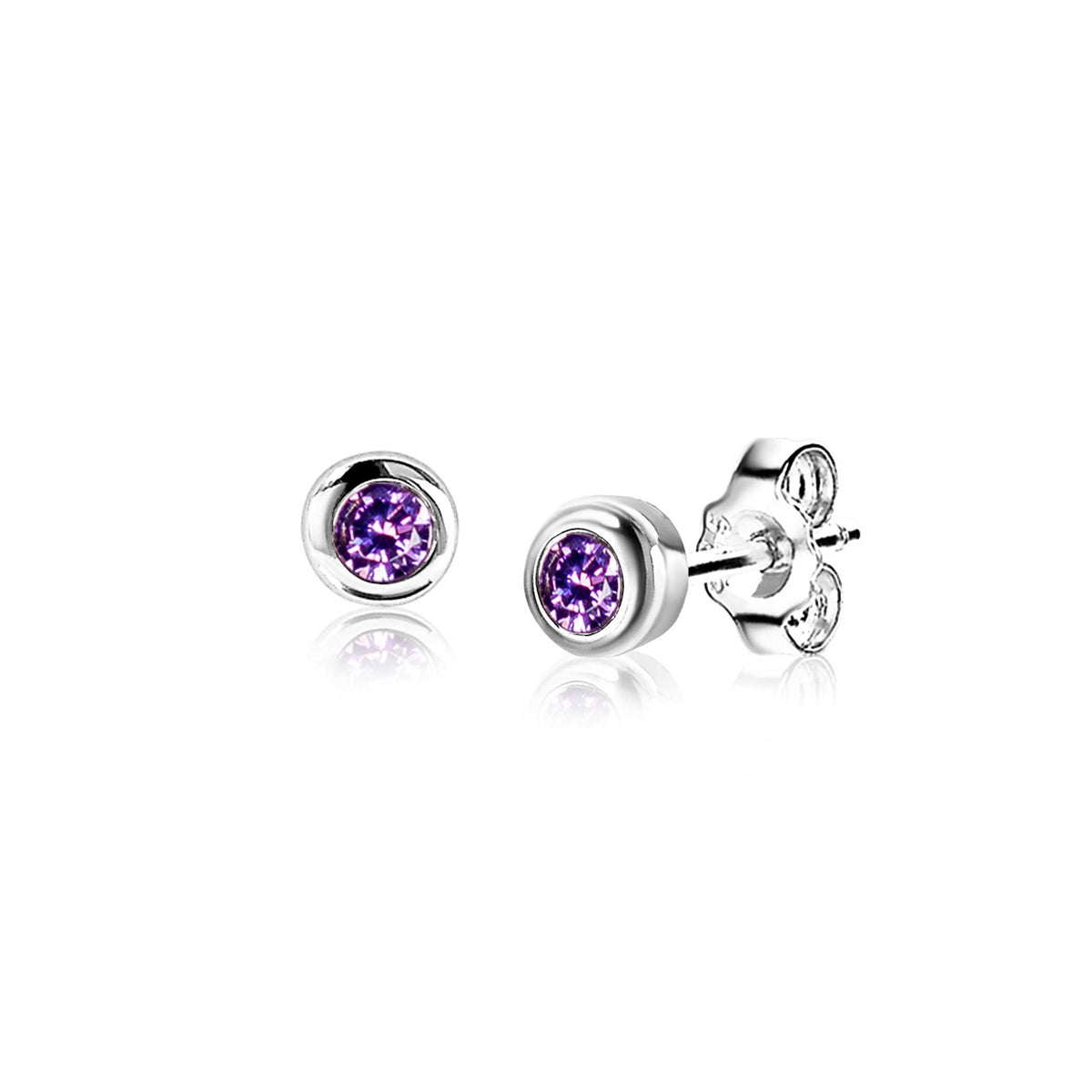 Pendientes de plata con piedras preciosas moradas en forma de botón.